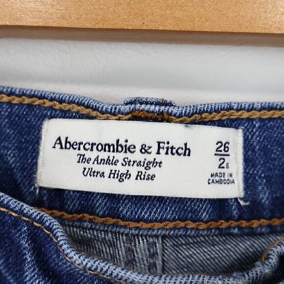 Abercrombie & Fitch Ultra High Rise Ankle Straight Jean Size 26 Short - Picture 3 of 6